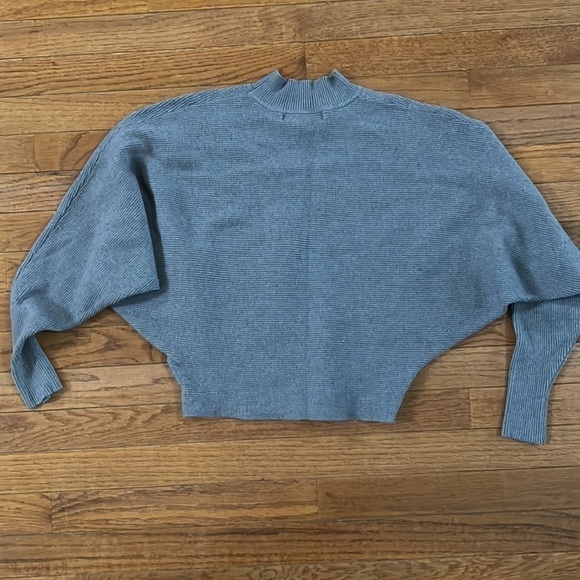 Forever 21 Gray Ribbed Sweater Size Small - Picture 8 of 8